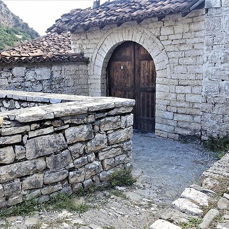 Dhimitri'S Guest House Berat Exterior photo