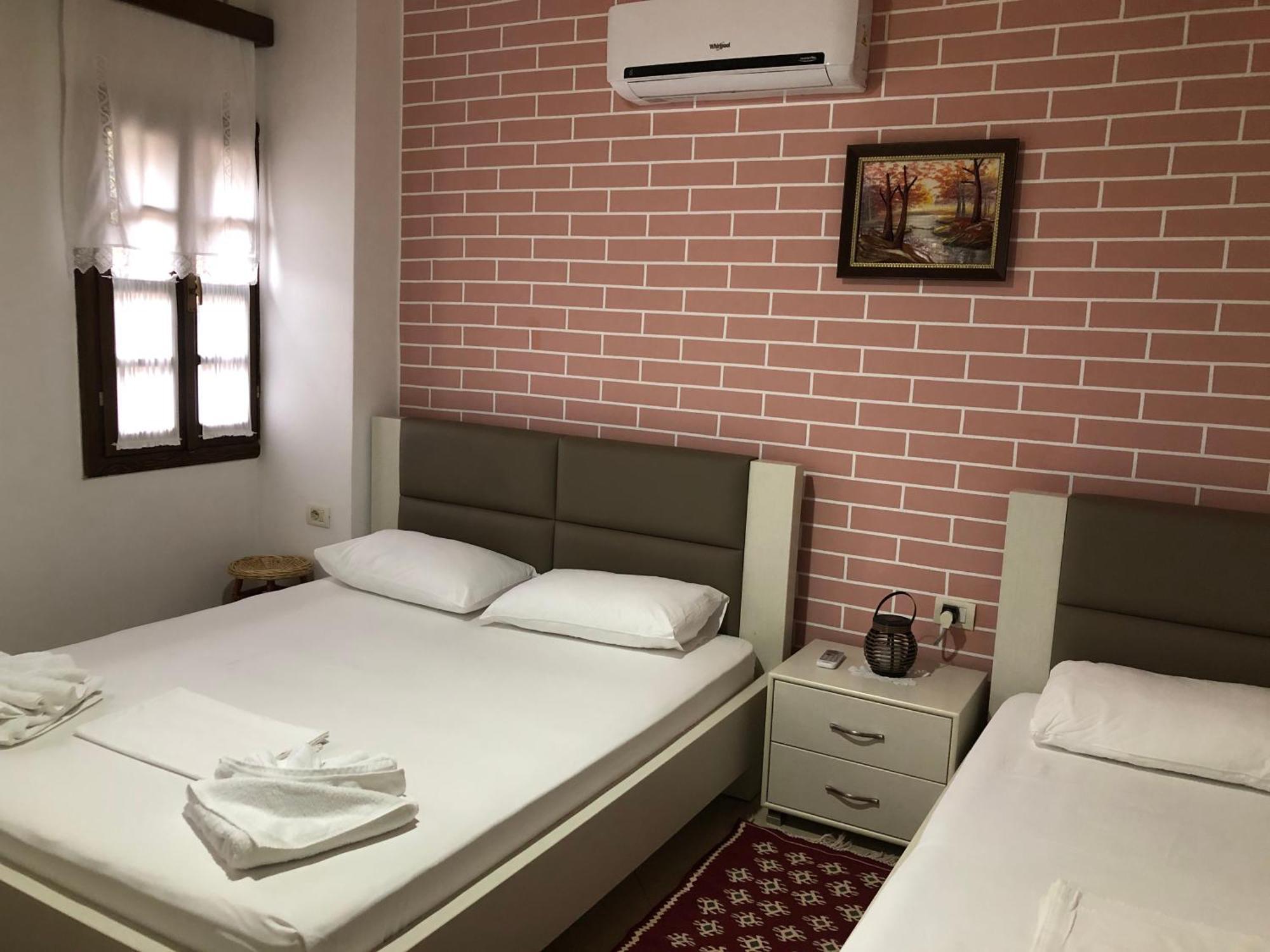Dhimitri'S Guest House Berat Exterior photo