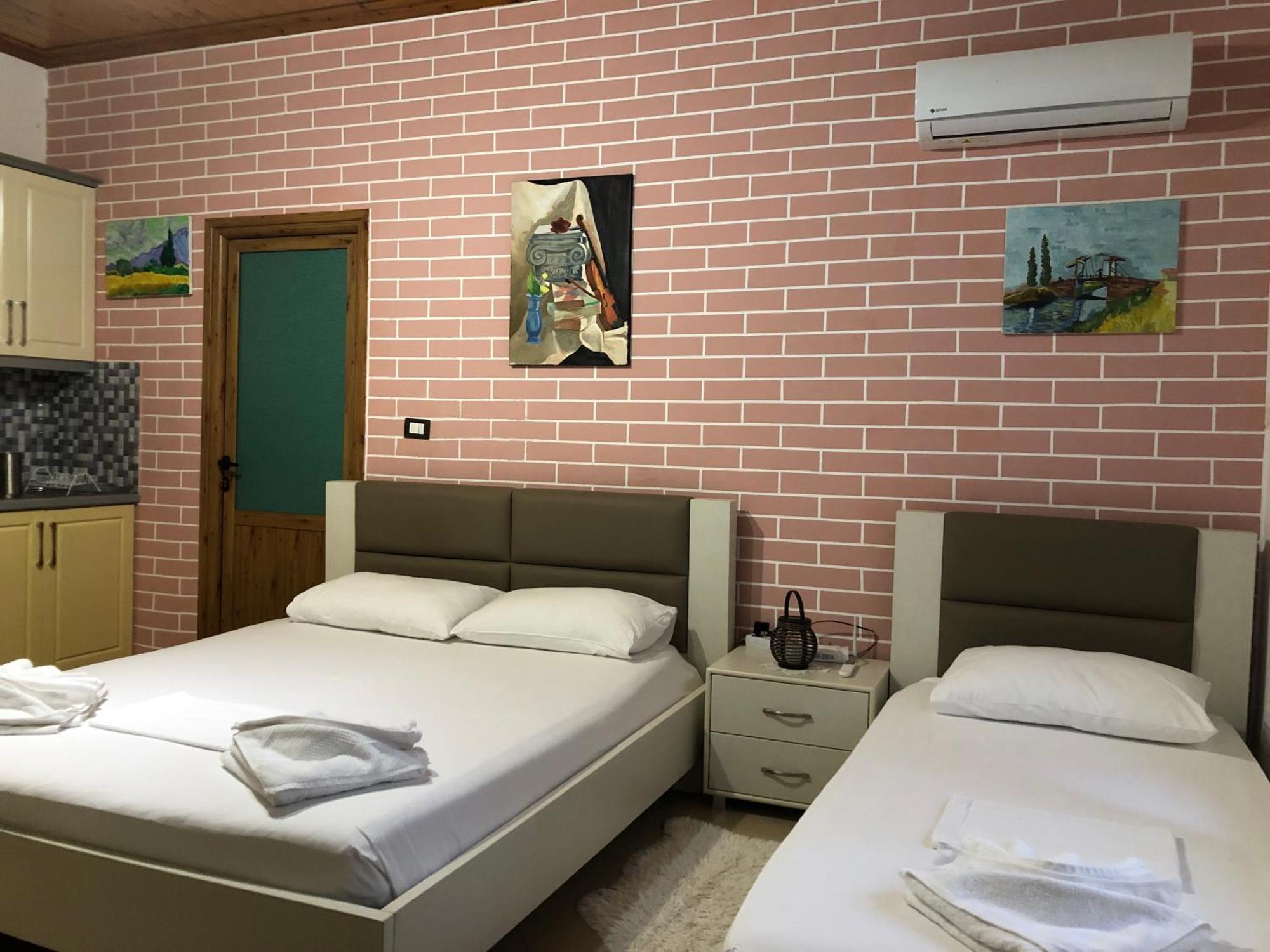Dhimitri'S Guest House Berat Exterior photo