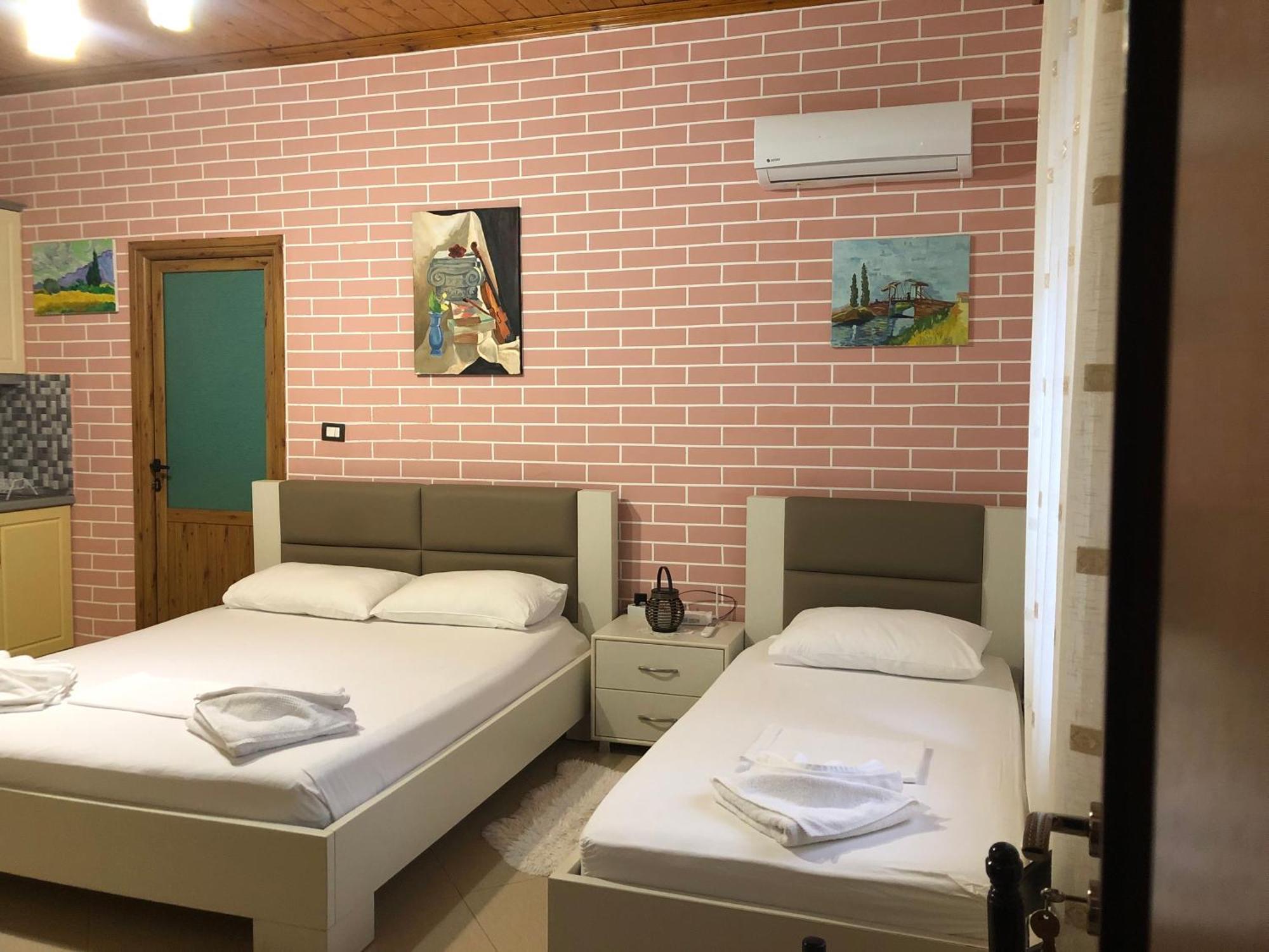 Dhimitri'S Guest House Berat Exterior photo
