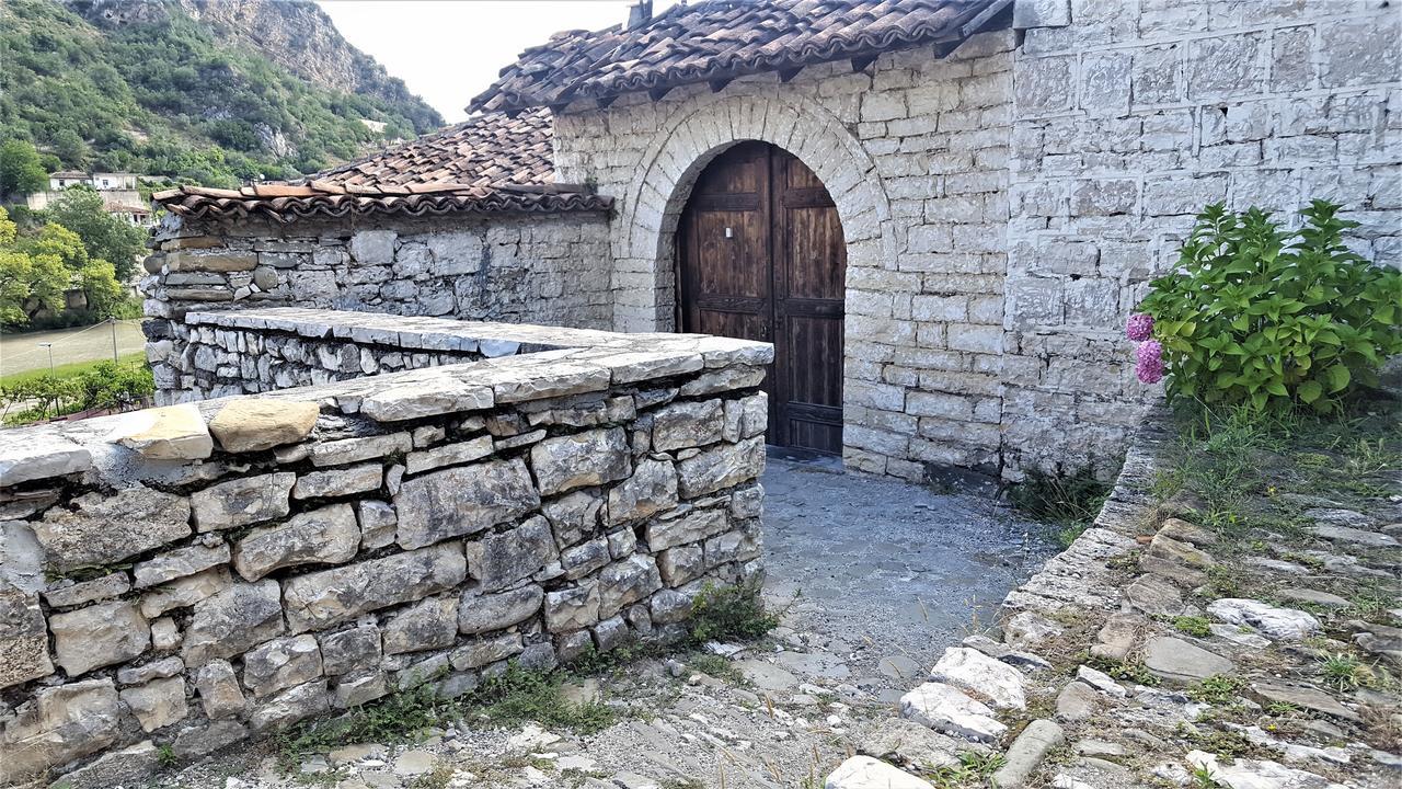Dhimitri'S Guest House Berat Exterior photo